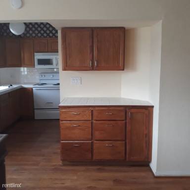 Main picture of 827 Commonwealth Ave