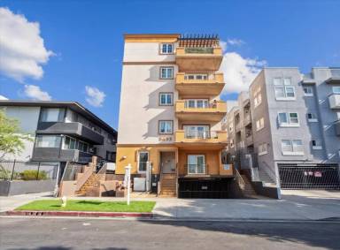 Main picture of 5633 Carlton Way