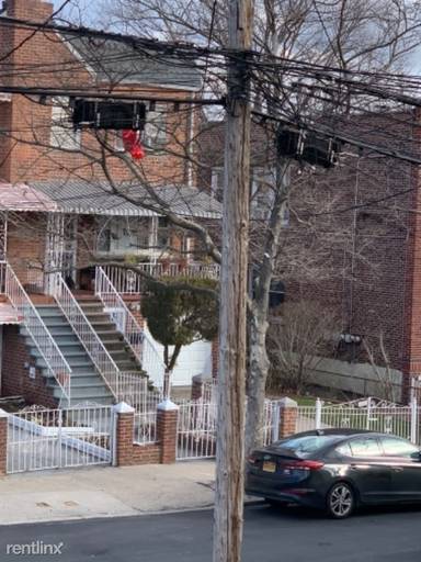 Main picture of 1031 E 227th St
