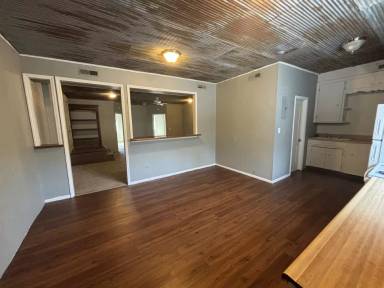 Main picture of 111 W Culton St