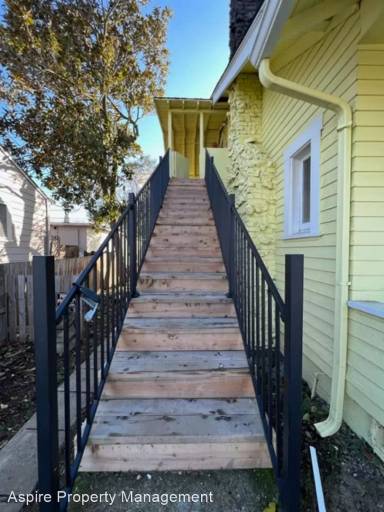 Main picture of 715 W Jackson St