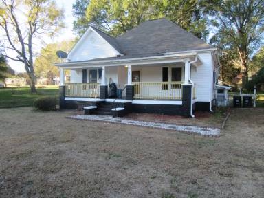 Main picture of 70 White St SW