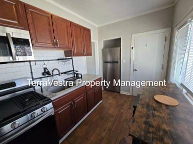 Main picture of 222 E Burk Ave