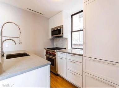 Main picture of 252 W 76th St