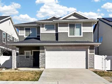 Main picture of 138 E Crown Point Dr