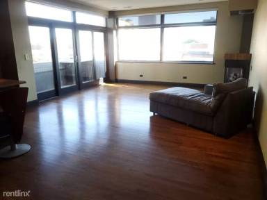 Main picture of 834 W Montrose Ave