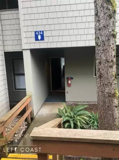 Main picture of 1000 SE Bay Blvd