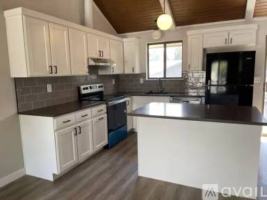 Main picture of 673 W Gallaher St