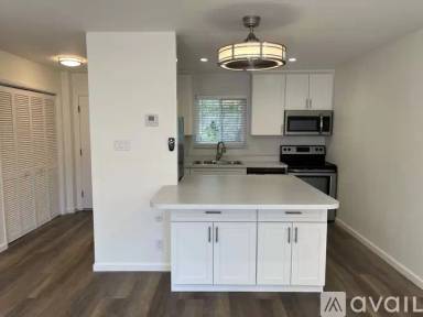 Main picture of 250 Elm St