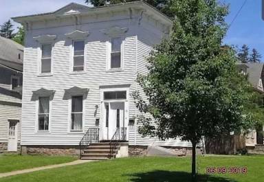 Main picture of 65 Center St