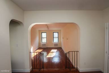 Main picture of 300 East 74th Apartments