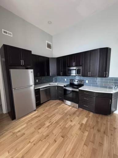 Main picture of 1523 W Girard Ave
