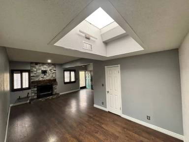 Main picture of 4618 N Stanton St