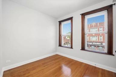 Main picture of 3048 N Milwaukee Ave