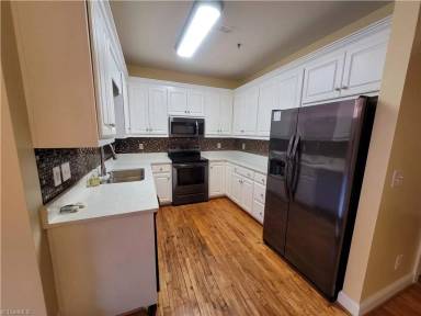 Main picture of 165 Virginia St