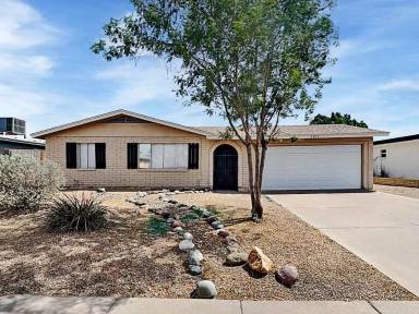Main picture of 2911 W Laurel Ln