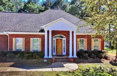 Main picture of 823 Annandale Rd