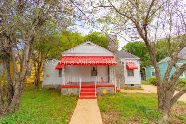 Main picture of 2912 N Chamberlain Ave