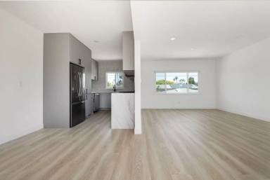Main picture of 1210 Felspar St