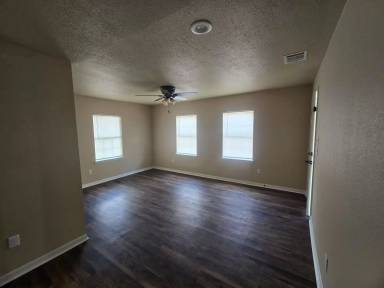 Main picture of 1103 SE 15th St