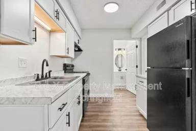 Main picture of Southcreek Apartments
