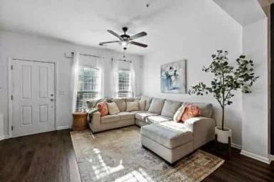 Main picture of 2049 Hemlock Dr