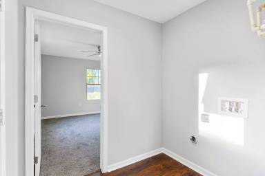 Main picture of 986 Dewalt St
