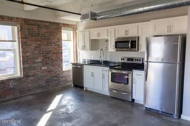 Main picture of 310 E 1st St