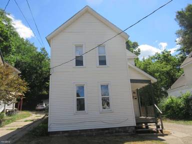 Main picture of 826 Prospect Ave NE