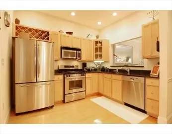 Main picture of 283 W 5th St