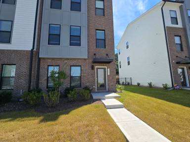 Main picture of 2900 Kempthorne Rd