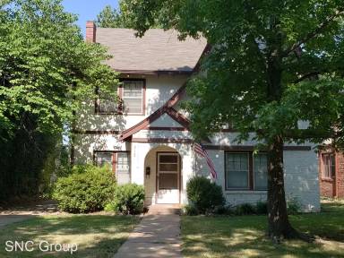 Main picture of 209 S Belmont St