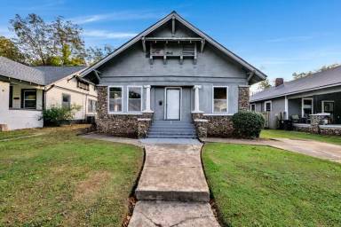 Main picture of 3823 43rd Ave N