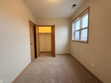Main picture of 2729 W Congress Pkwy