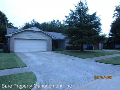 Main picture of 1623 Surrey Dr