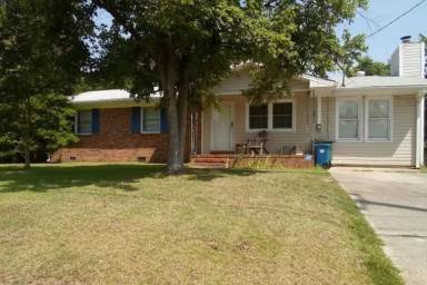 Main picture of 441 N Platte Rd