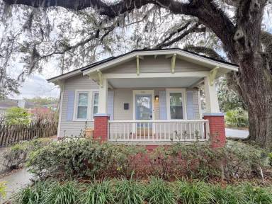 Main picture of 1201 E 42nd St