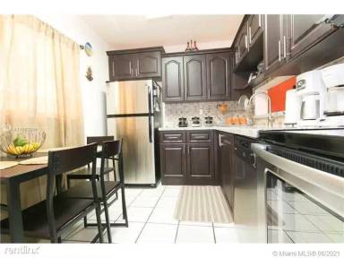 Main picture of Horizons West Condo