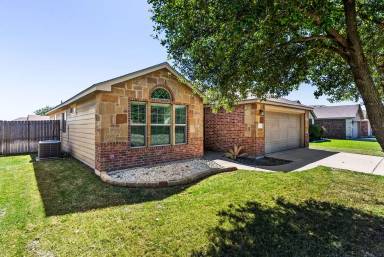 Main picture of 8103 Fieldstone Dr