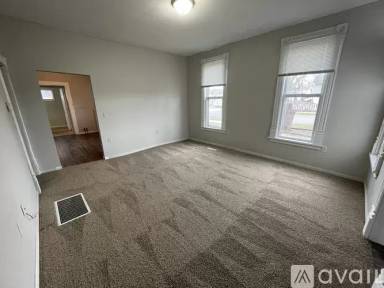 Main picture of 105 N State St