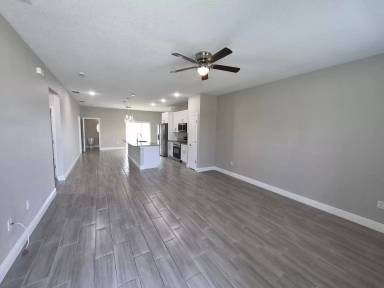 Main picture of 642 Desmoines Ct
