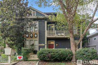 Main picture of 916 Myrtle St NE