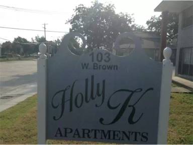 Main picture of 103 W Brown St