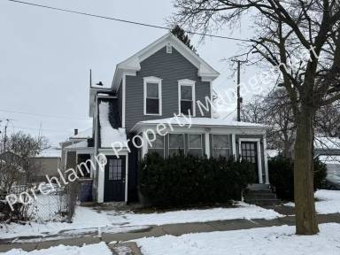 Main picture of 841 2nd St NW