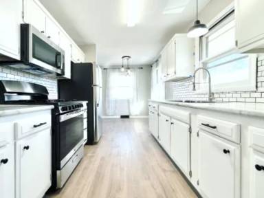 Main picture of 2942 La Salle Ave