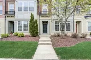 Main picture of 818 Admirals Way