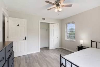 Main picture of 648 Calcutta Dr