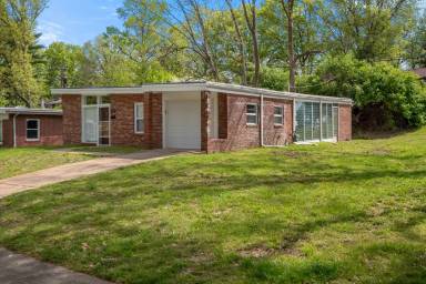 Main picture of 1564 N Jackson Ave
