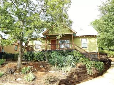 Main picture of 225 Pearl St