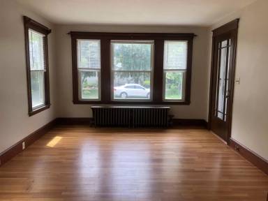 Main picture of 33 Edwards St
